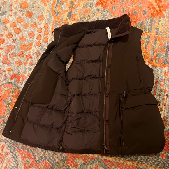 Lululemon StretchSeal Waterproof Down-Filled Vest
Espresso size 8 - Picture 6 of 8